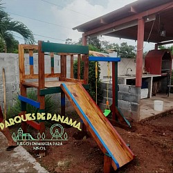 Juego con surradero de madera